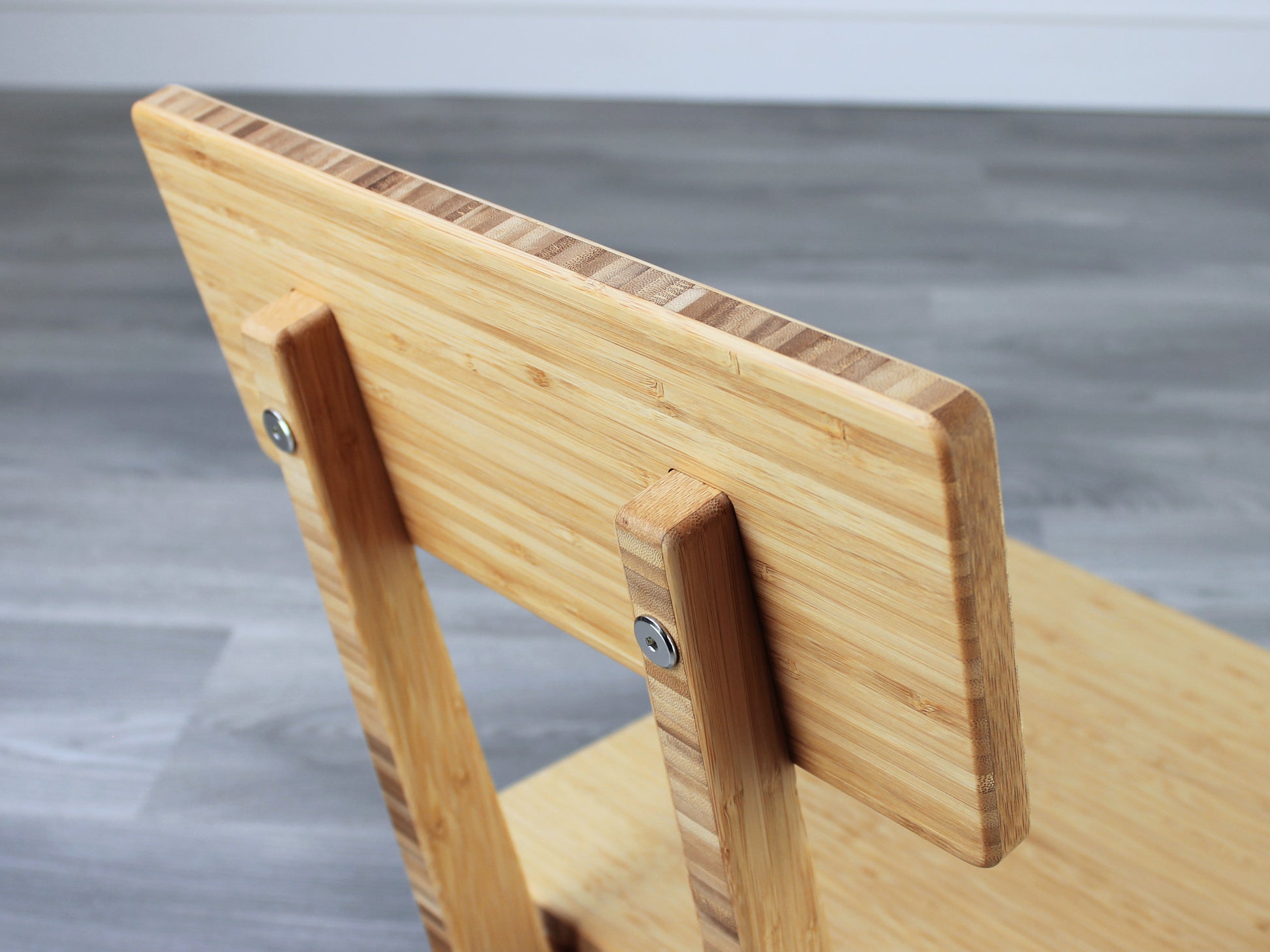 Sustainable bamboo floor chair featuring a low-profile design and sturdy backrest, perfect for meditation and Japanese-style low tables. Placed on grey floor and white back wall.
floor chair
chabudai
contemporary
low seating 
floor chair with back 
ergonomic