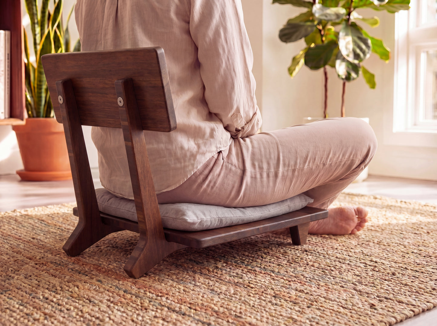 Person sitting on a bamboo chair with a cushion on a textured rug.


floor chair
chabudai
contemporary
low seating 
floor chair with back 
ergonomic 