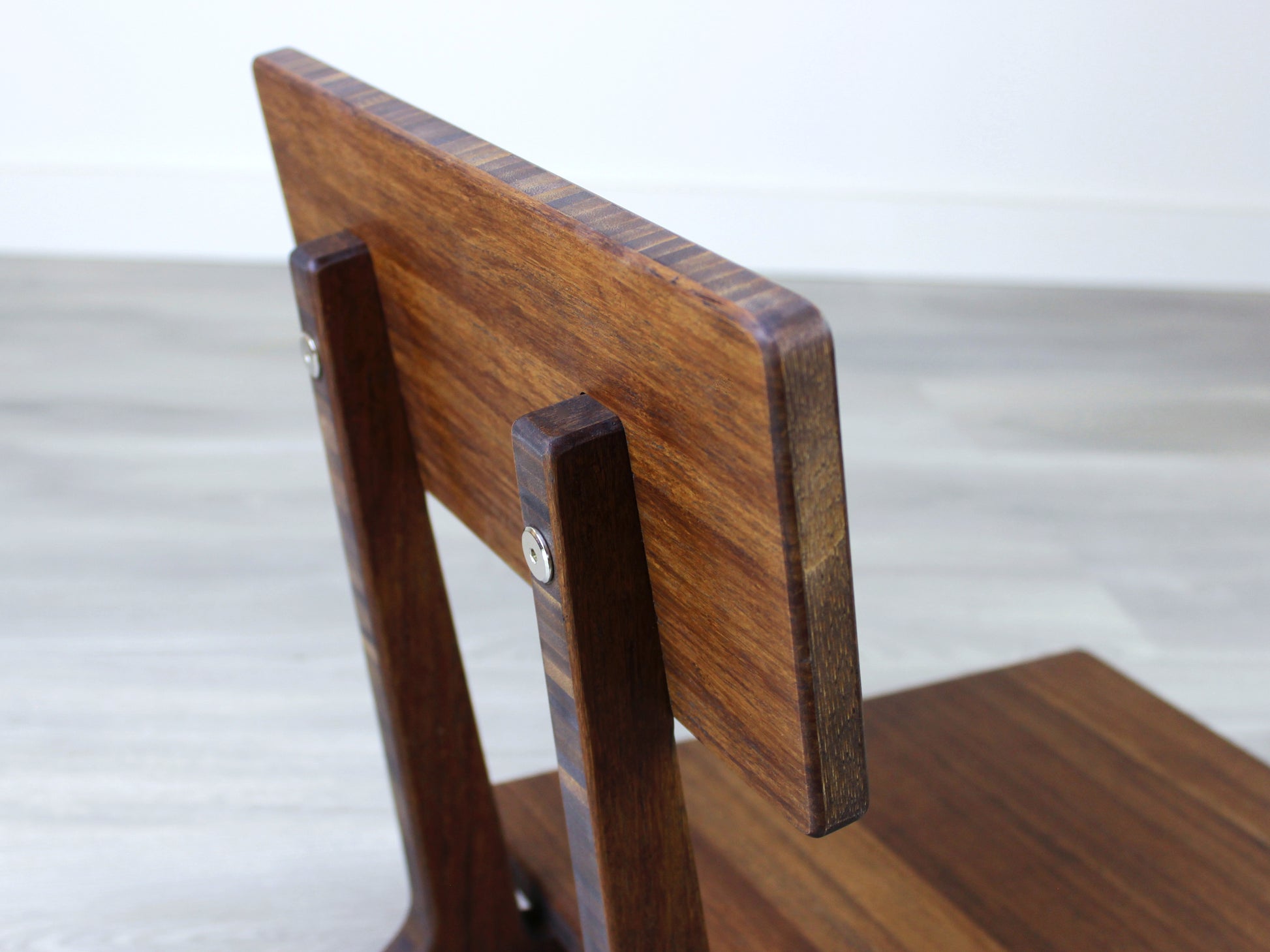 Sustainable walnut bamboo floor chair with ergonomic backrest, suitable for meditation, Kotatsu setups, and mid-century modern decor.

floor chair
chabudai
contemporary
low seating 
floor chair with back 
ergonomic 
posture support
