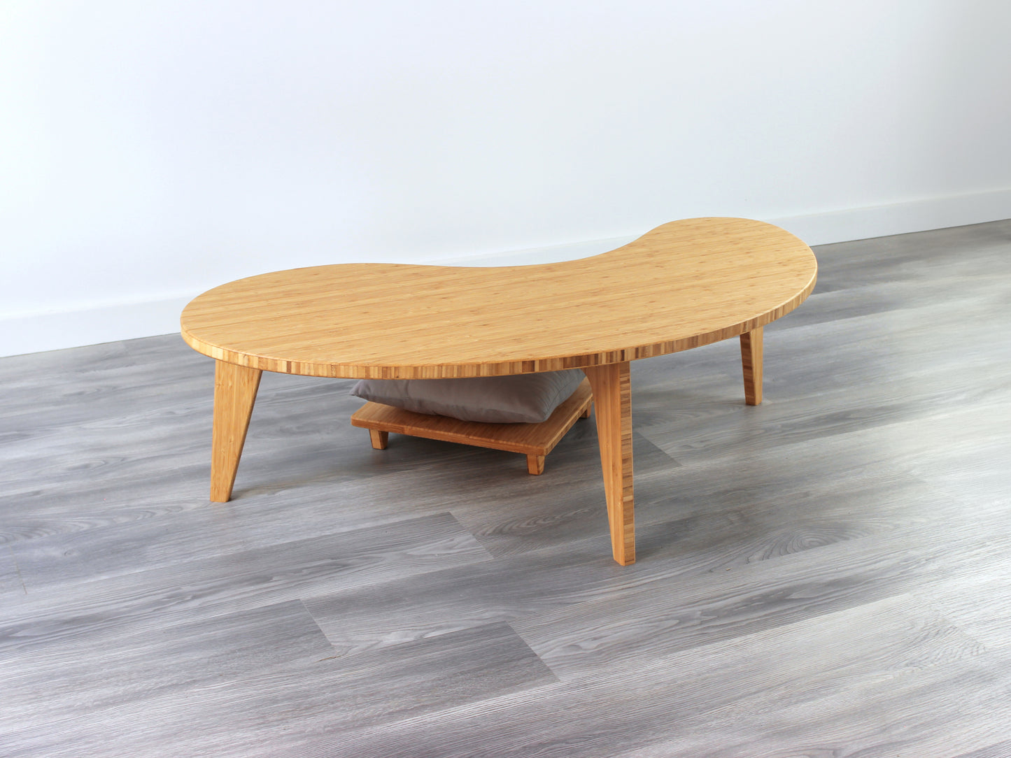 A Kidney LOW Table Set in natural bamboo. Floor Chair Posture with a grey pillow set underneath. Placed on a Grey flooring with a white background. 

mid century modern low table
midcentury modern coffee table
floor table
japan coffee table
japan furniture
japan table
kidney coffee table 
bamboo low seating