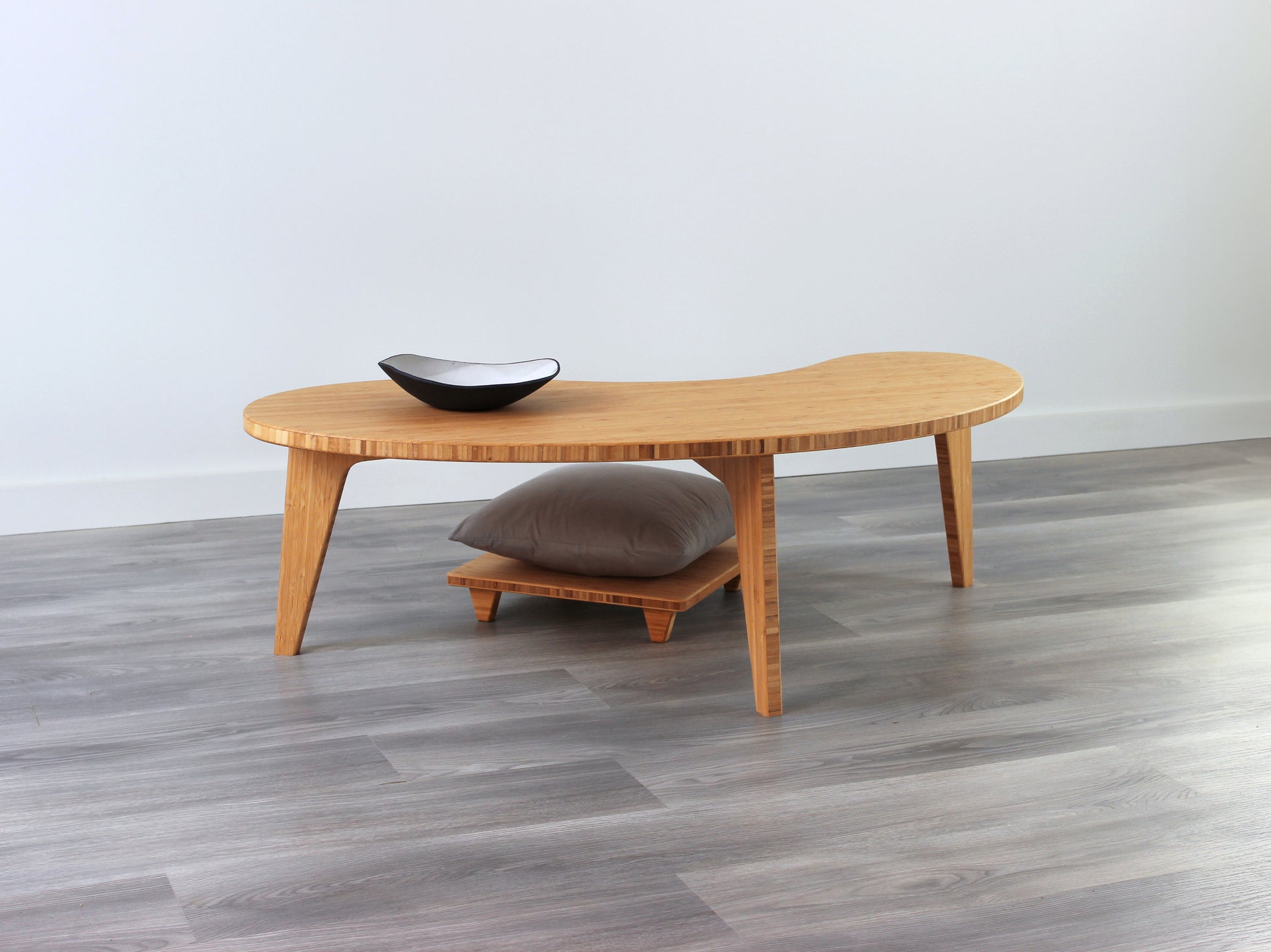 A Kidney LOW Table Set in natural bamboo, featuring a small black and white pottery vessel placed on top. Floor Chair Posture with a grey pillow set underneath. Placed on a Grey flooring with a white background. 

mid century modern low table
midcentury modern coffee table
floor table
japan coffee table
japan furniture
japan table
kidney coffee table 
bamboo low seating