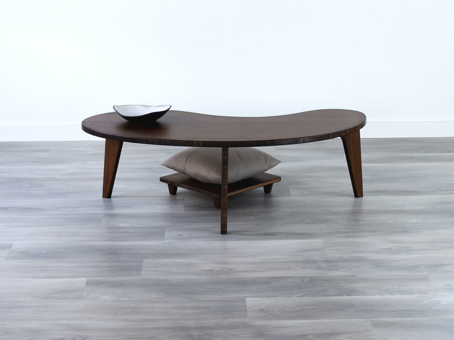 A Kidney LOW Table Set in walnut bamboo, featuring a small black and white pottery vessel placed on top. Floor Chair Posture with a grey pillow set underneath. Placed on a Grey flooring with a white background. 

mid century modern low table
midcentury modern coffee table
floor table
japan coffee table
japan furniture
japan table
kidney coffee table 
bamboo low seating