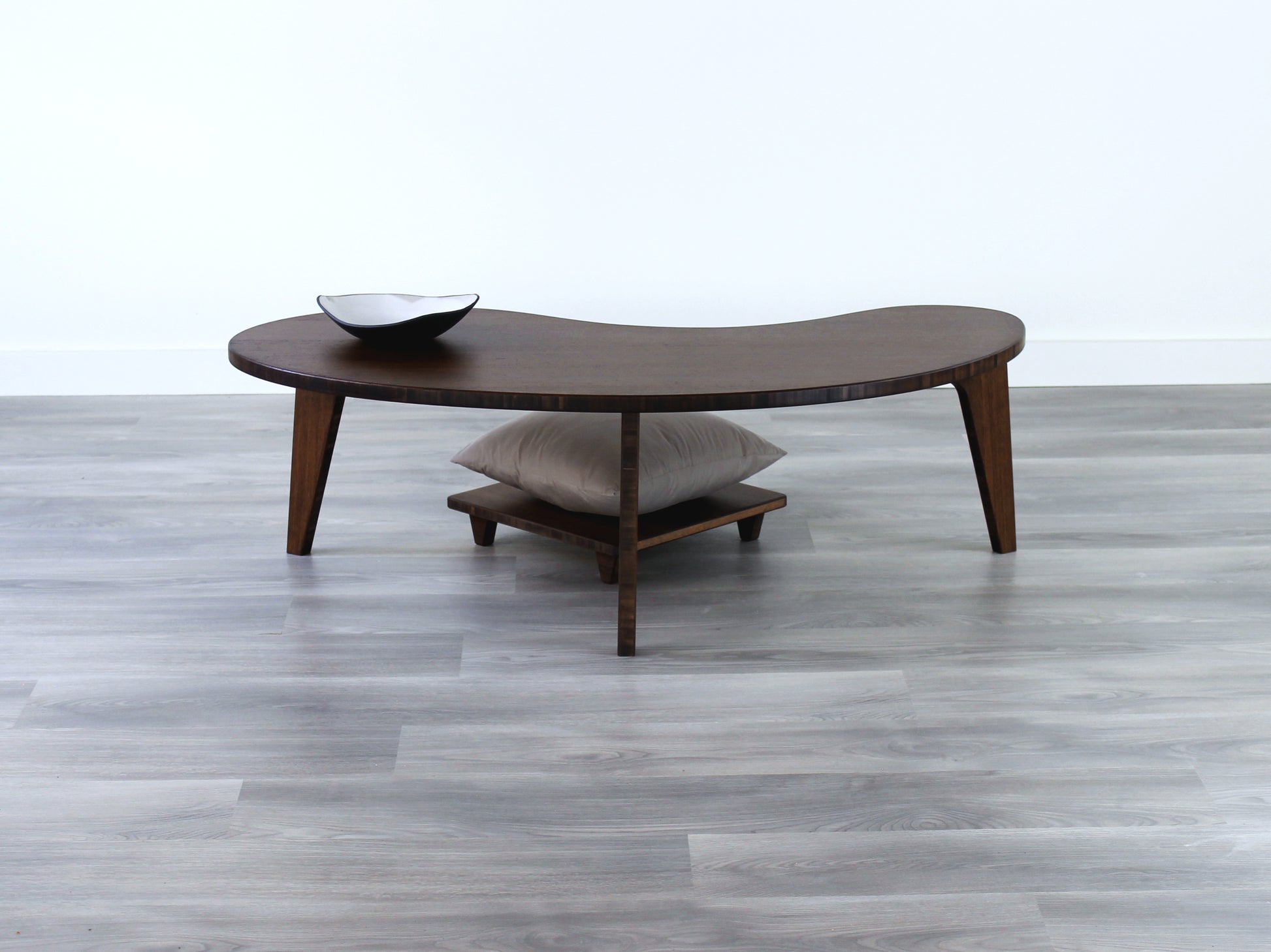 A Kidney LOW Table Set in walnut bamboo, featuring a small black and white pottery vessel placed on top. Floor Chair Posture with a grey pillow set underneath. Placed on a Grey flooring with a white background. 

mid century modern low table
midcentury modern coffee table
floor table
japan coffee table
japan furniture
japan table
kidney coffee table 
bamboo low seating