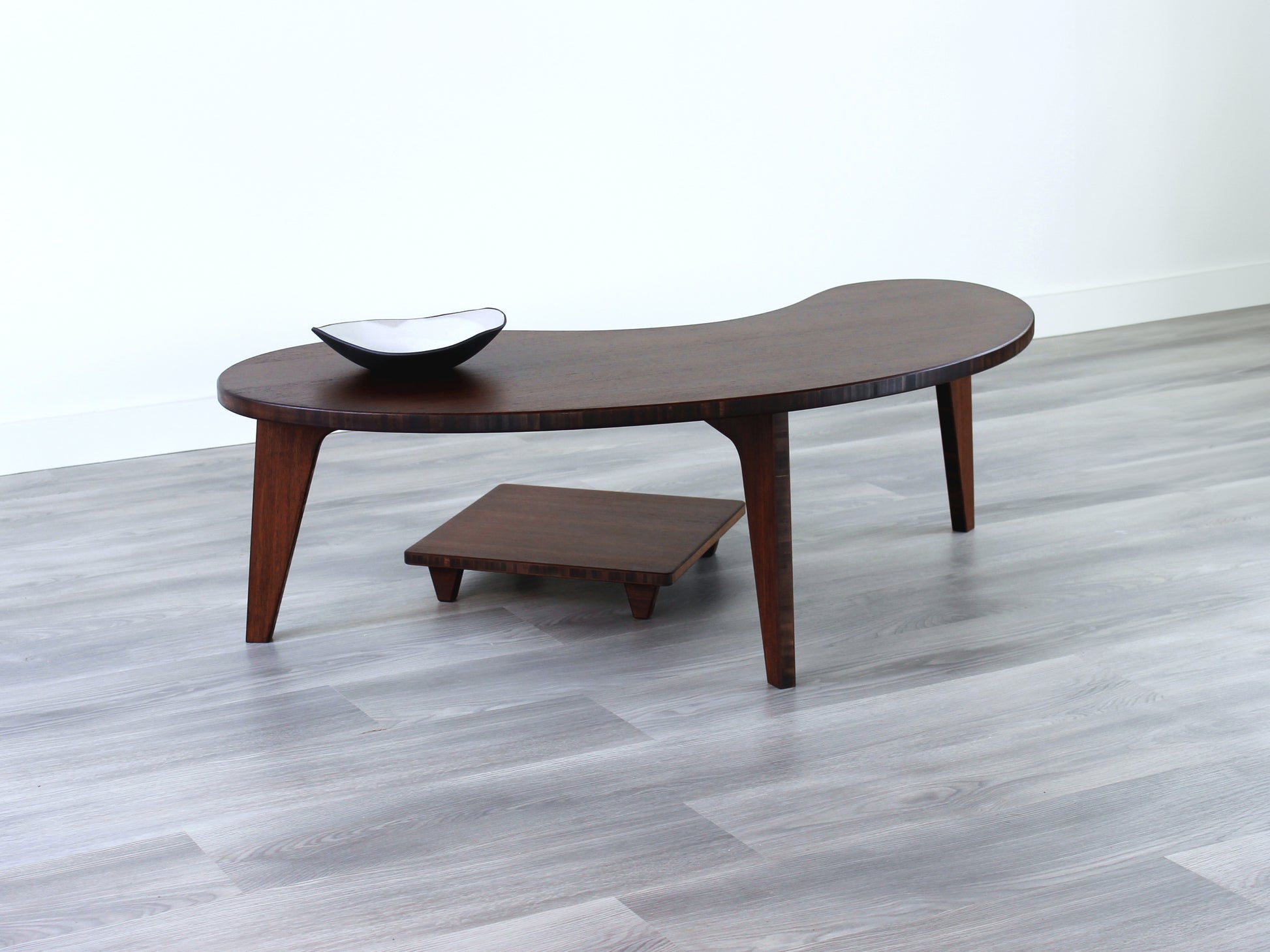 A Kidney LOW Table Set in walnut bamboo, featuring a small black and white pottery vessel placed on top. Floor Chair Posture set underneath. Placed on a Grey flooring with a white background. 

mid century modern low table
midcentury modern coffee table
floor table
japan coffee table
japan furniture
japan table
kidney coffee table 
bamboo low seating