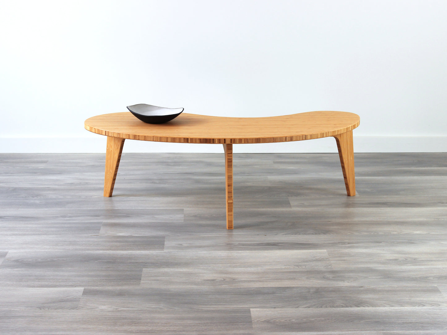 A kidney-shaped natural bamboo table, featuring a small black and white pottery vessel placed on top. Grey flooring with a white background. 

mid century modern low table
midcentury modern coffee table
floor table
japan coffee table
japan furniture
japan table
kidney coffee table 
bamboo low table